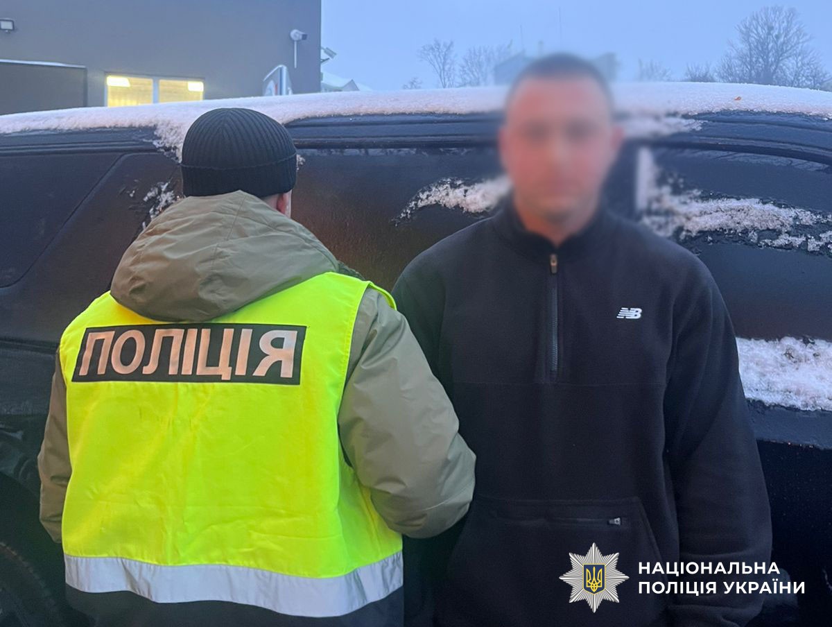 У Києві розшукали чоловіка, який 1 січня влаштував бійку у роздягальні ковзанки на ВДНГ