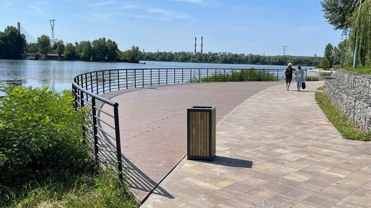 Поліція викрила службовця «Київзеленбуду» у завищених цінах для ремонту парку (фото)