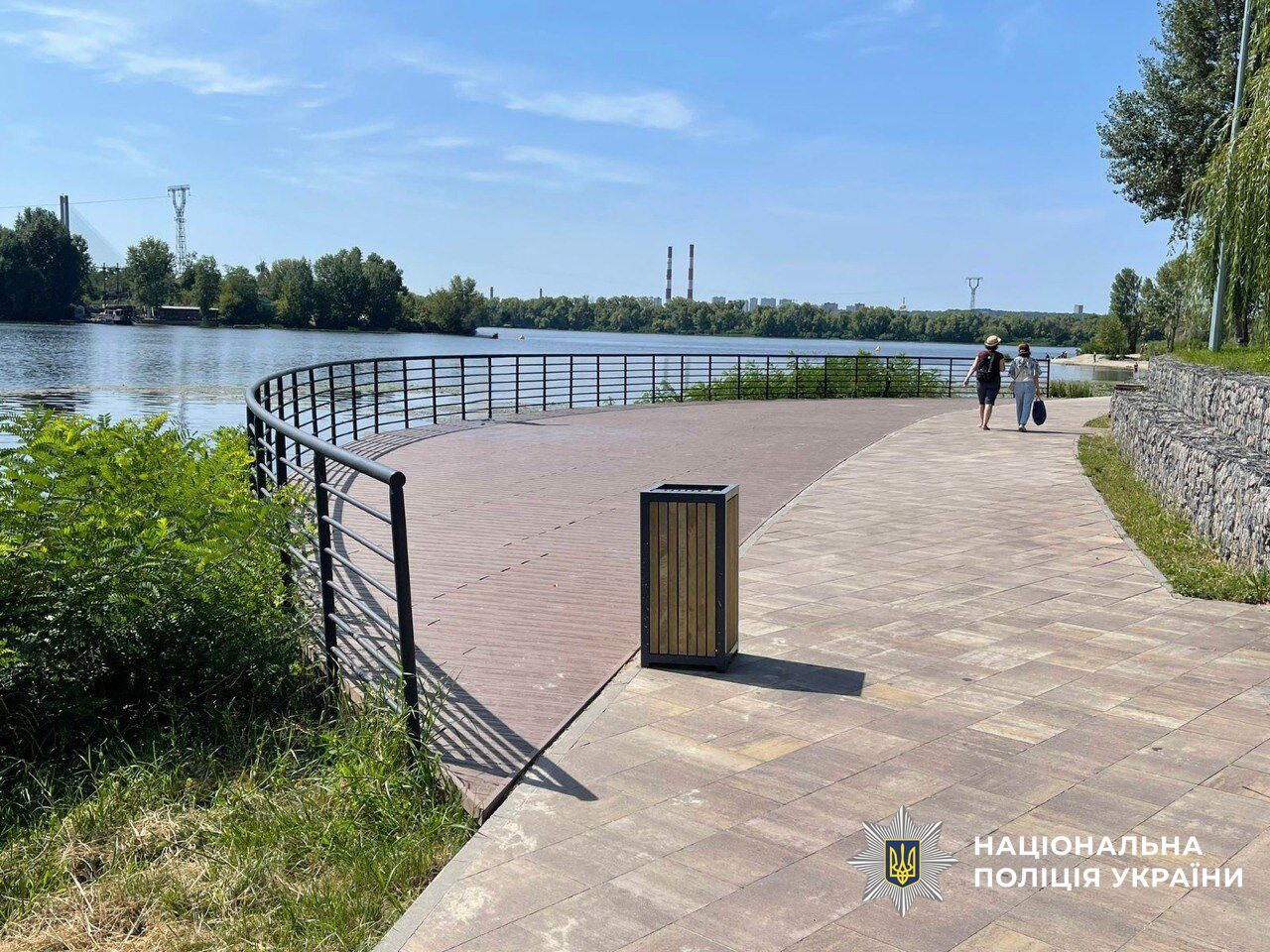 Поліція викрила службовця «Київзеленбуду» у завищених цінах для ремонту парку (фото)