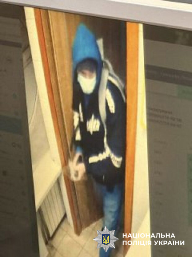 Поліція затримала розбійника з іграшковим пістолетом в Дарницькому районі