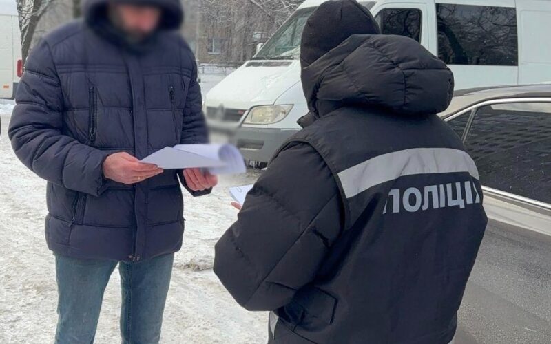 Привласнили 3,4 млн гривень, виділених на закупівлю генераторів для шкіл столиці: правоохоронці оголосили про підозру п’ятьом спільникам (фото)