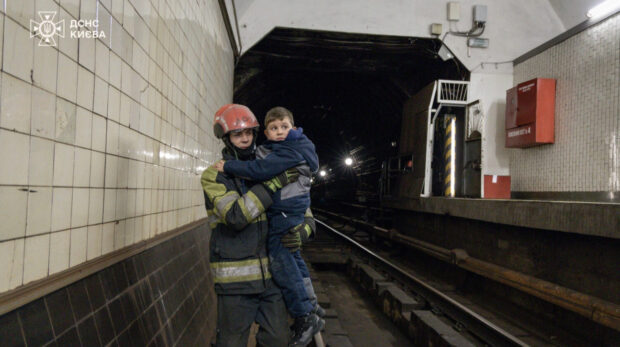 Евакуація метро Києва: 481 пасажир виведений з поїздів