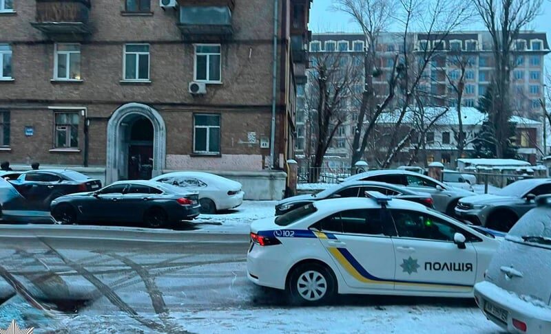 Медіа написали, що в Києві після російських ударів замерзла жінка, що пережила Голокост: в КМДА спростовують