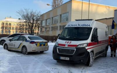 Учень з ножем напав на вчительку в київській школі: деталі інциденту
