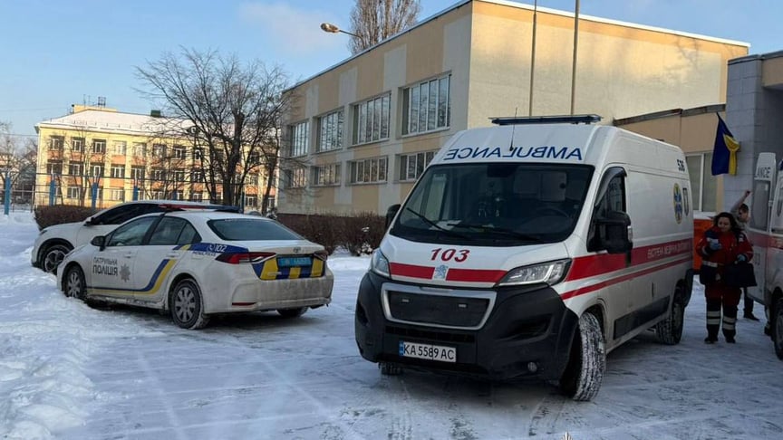 Учень з ножем напав на вчительку в київській школі: деталі інциденту