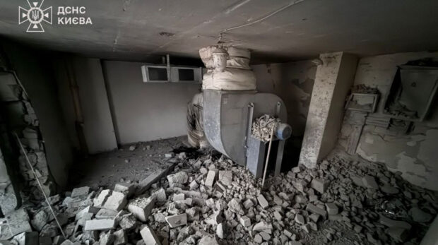 Уламки БпЛА впали на будинок у Солом'янському районі Києва 15 січня