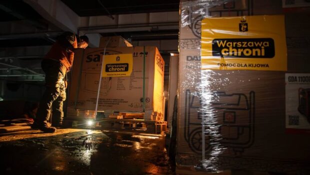 Варшава передала Києву 90 генераторів: перша партія прибула