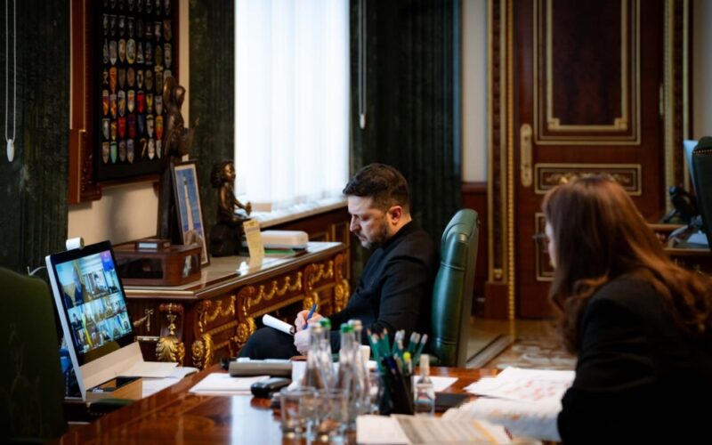 Зеленський: у Києві понад 1200 будинків без опалення
