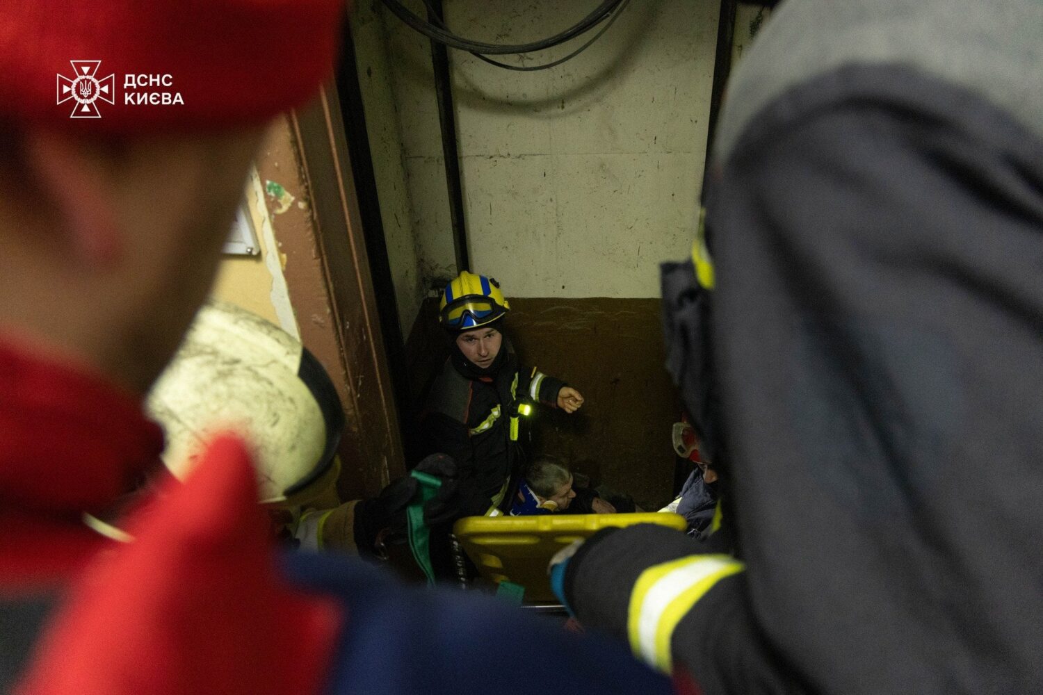 Чоловік упав у ліфтову шахту у Києві через відключення світла