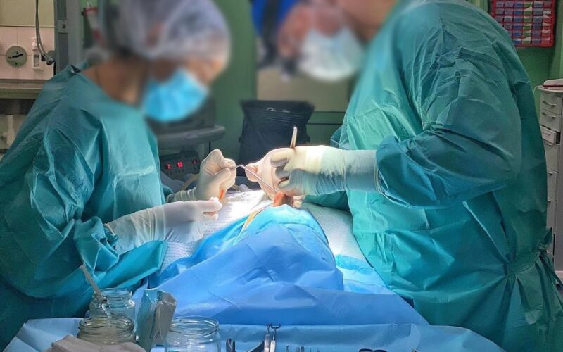 Понівечив обличчя пацієнтці: у Києві пластичному хірургу повідомили про підозру (фото)