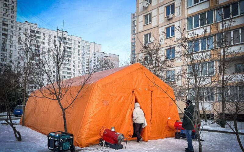 Київ 11 січня: відновлення тепла, проблеми зі світлом, протести