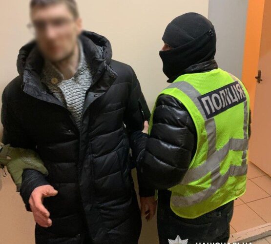 У Києві чоловік вдарив водія евакуатора й залишив непритомним (відео)