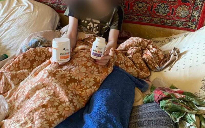 Киянка на два тижні залишила сина у тяжкому стані у квартирі без їжі, води та зв’язку: підлітка вилучили соцслужби, матері повідомлено про підозру