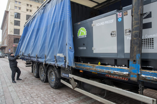 Кличко: До Києва з Копенгагена надійшли генератори та мобільна котельня