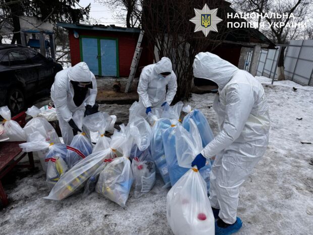 Поліцейські Києва ліквідували масштабну наркомережу підпільними лабораторіями: вилучено психотропів на понад 118 мільйонів гривень
