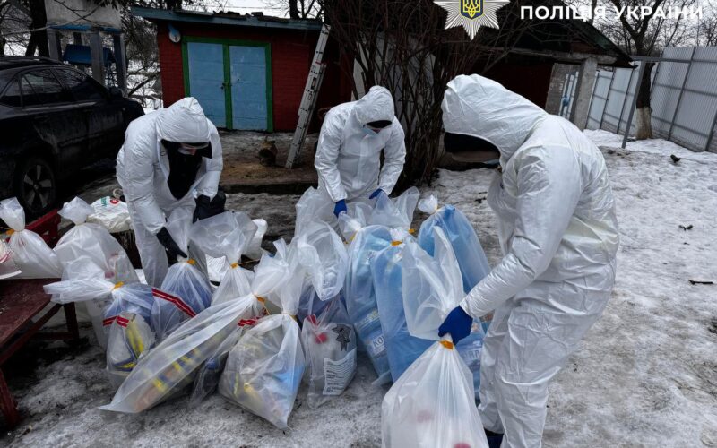 Поліцейські Києва ліквідували масштабну наркомережу підпільними лабораторіями: вилучено психотропів на понад 118 мільйонів гривень (відео)