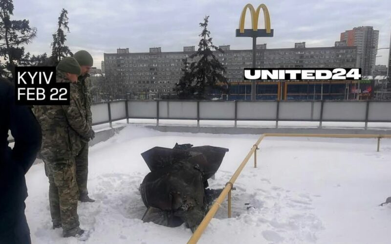 На даху McDonald’s у Києві знайшли фрагмент ракети «Іскандер»