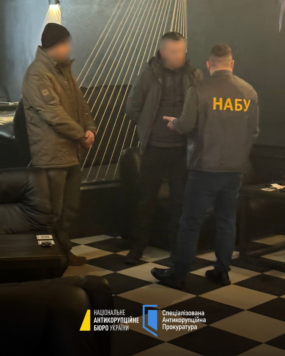 Працівника ГУ СБУ у Києві та області викрили на одержанні $68 тисяч хабаря