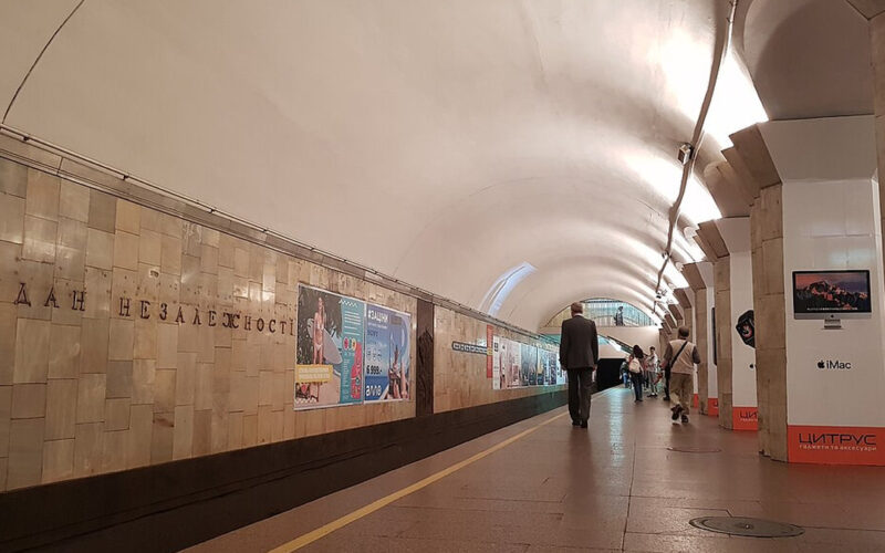 24 лютого у Києві змінюють маршрути автобусів та закривають метро