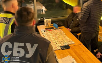 Правоохоронці затримали посадовця КМДА, який вимагав «відкат» за поставку навчального обладнання до київських шкіл