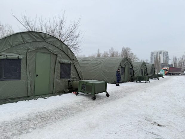 У Дніпровському районі Києва для жителів розгорнули наметові містечка