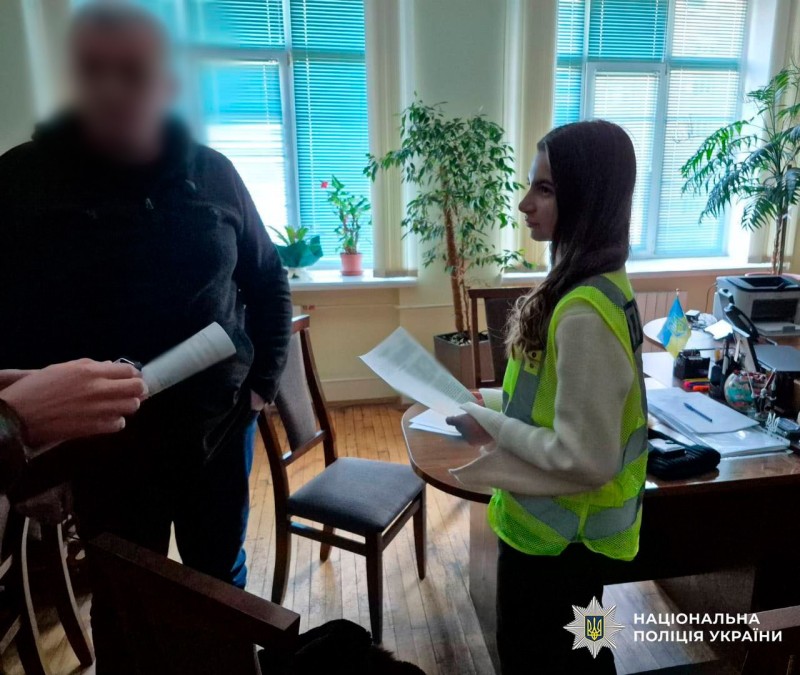 Керівник Подільської РДА не виплатив 188 тисяч гривень грошової допомоги дітям-сиротам
