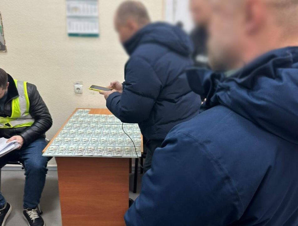 У Києві колишній лікар вимагав від ветерана 6 тисяч доларів за “вирішення питання” з інвалідністю (фото)