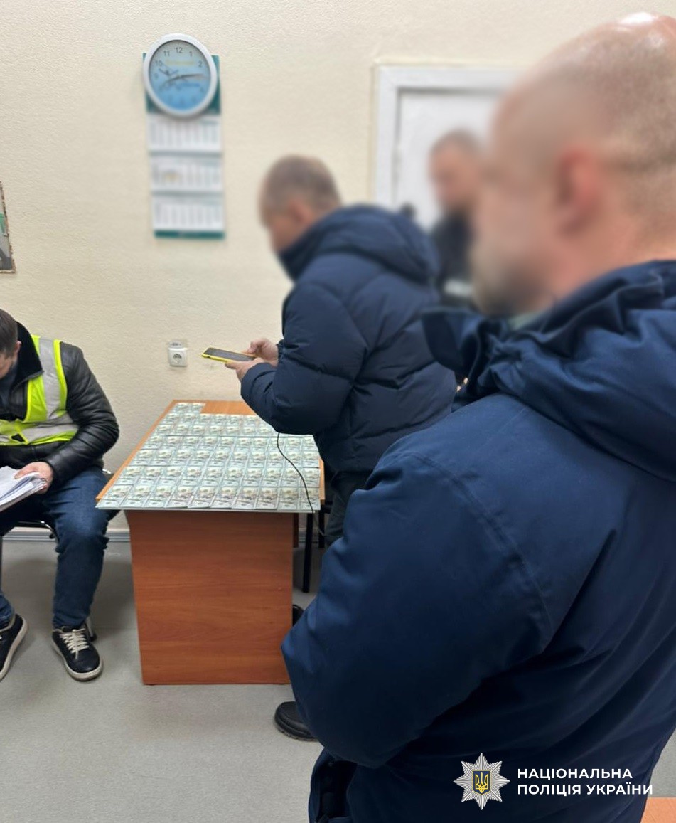 Лікар вимагав від ветерана 6 тисяч доларів за інвалідність в Києві — затримання