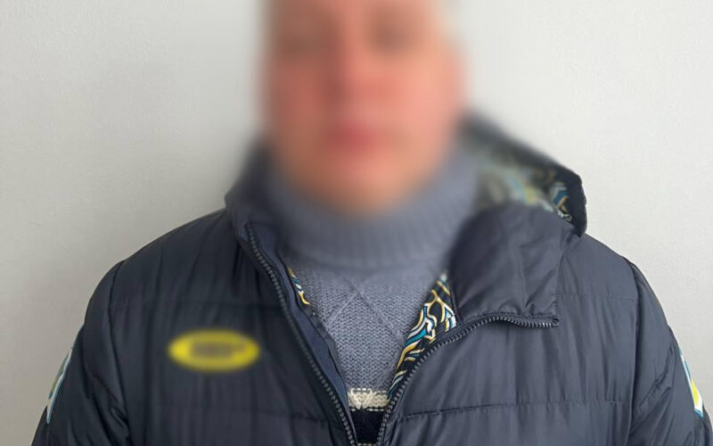 У Києві затримали чоловіка, який заради розваги підпалив два автомобілі (фото)