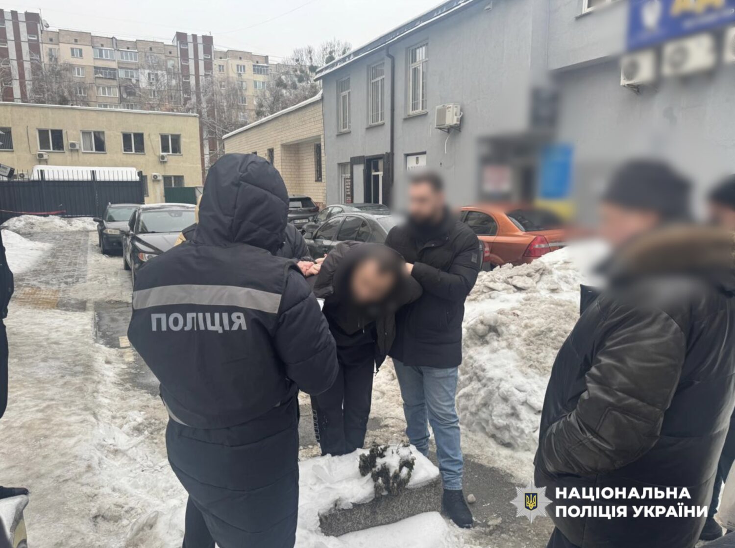 Київ: затримали чоловіка за вимагання 37 тисяч доларів за «вирішення питань» ТЦК і суду