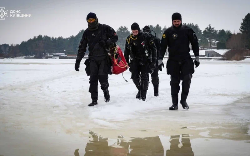 На Київщині тиждень шукають водія, що провалився під лід