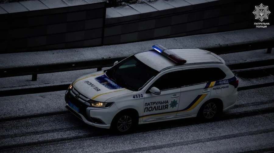 Патрульні застосували зброю для зупинки водія-утікача в Київі