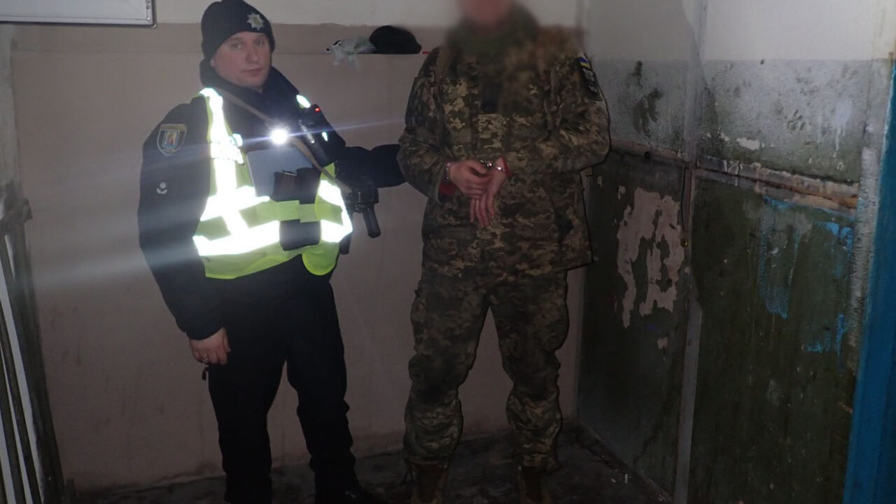 У Києві п’яний військовий у СЗЧ поранив ножем двох людей (фото)