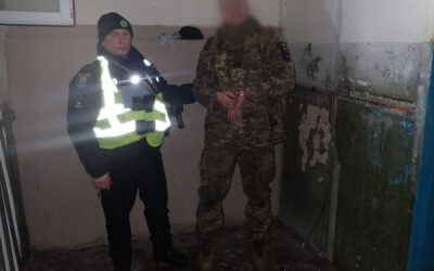 Столичні поліцейські затримали нападника з ножем у Києві