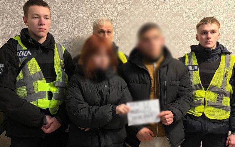 У Києві затримали 16-річну дівчину та 19-річного хлопця, які спалили три автомобілі на замовлення росіян (фото)