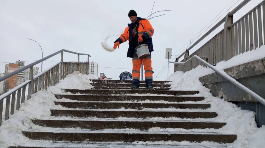 Влада Києва визнала, що впоратися з ожеледицею неможливо