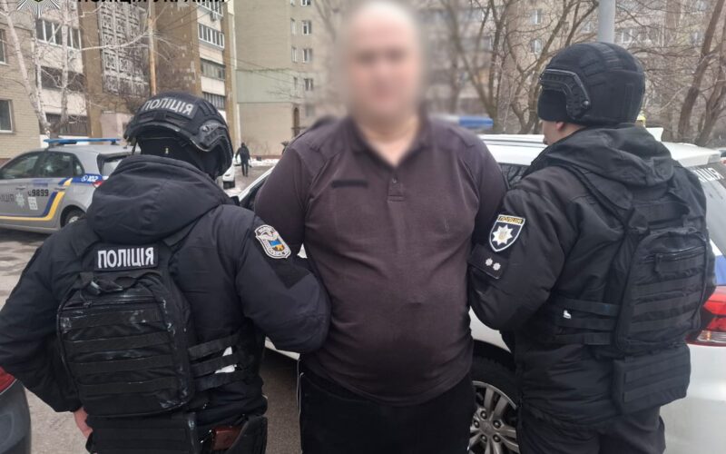 Затримали чоловіка, який висміював Народний меморіал героям на Майдані