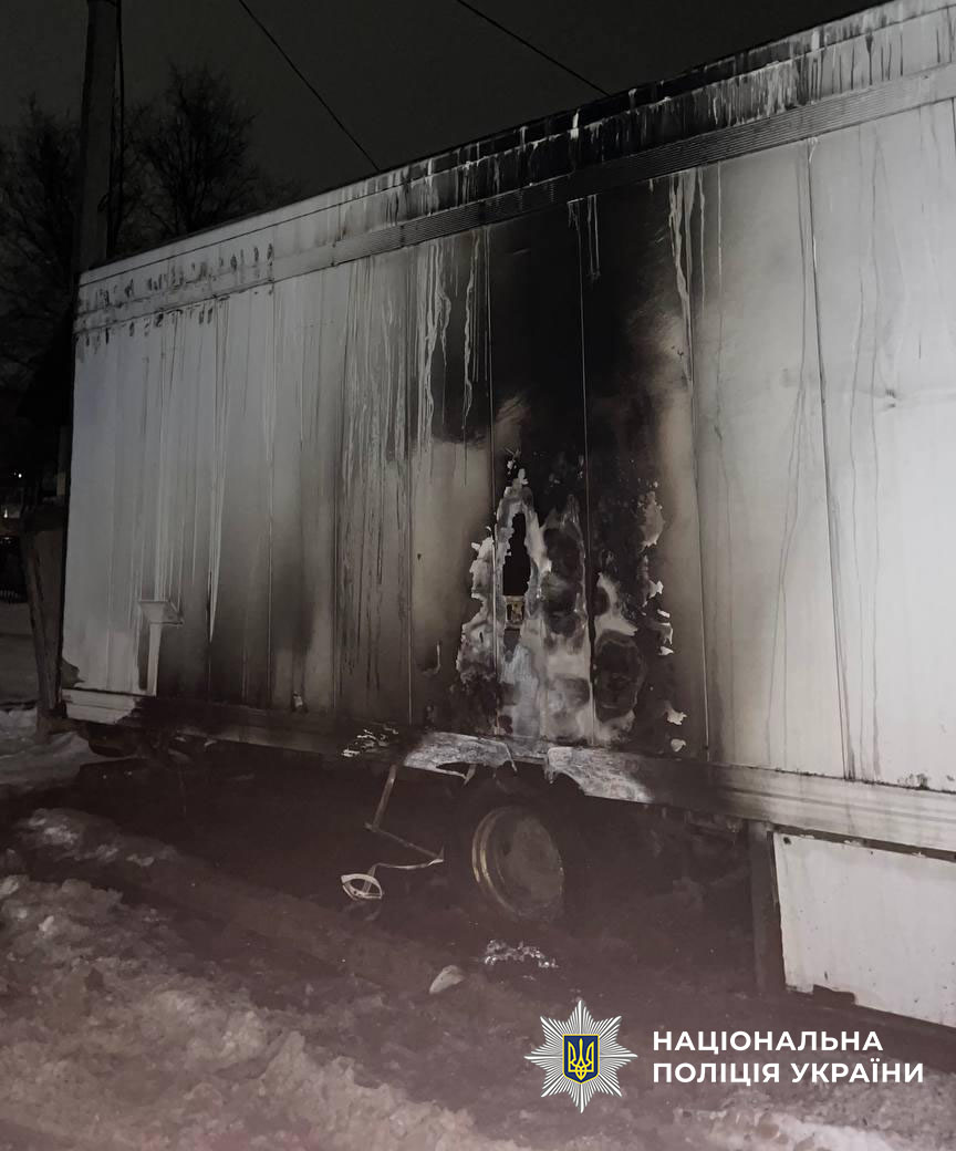 Киянин підпалив два авто в Дарницькому районі: 41-річний затриманий