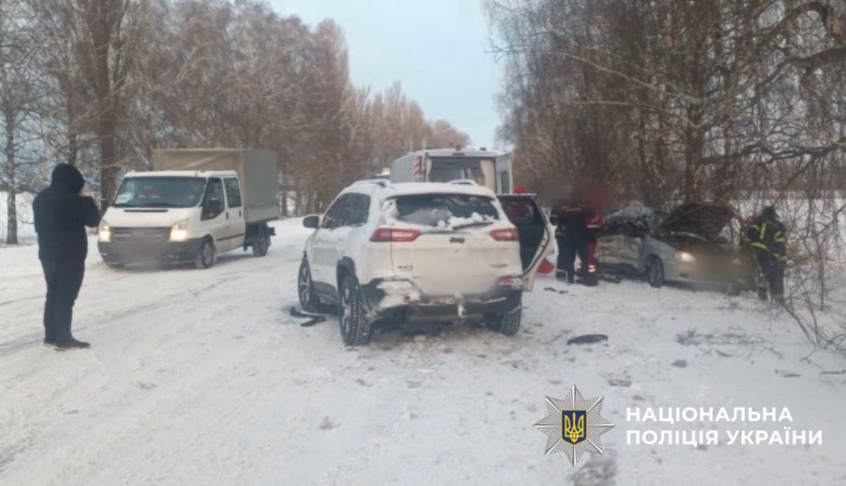 ДТП на Обухівщині: загинула пасажирка, водія госпіталізовано