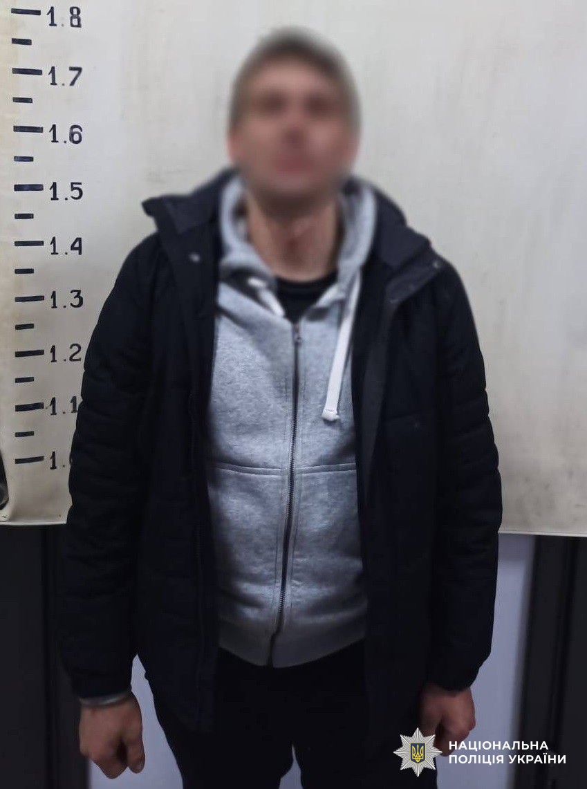 Чоловік напав на парамедика в Києві на провулку Татарському