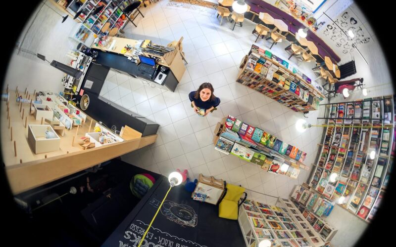 Книгарня «Моя книжкова полиця» закривається після затоплення
