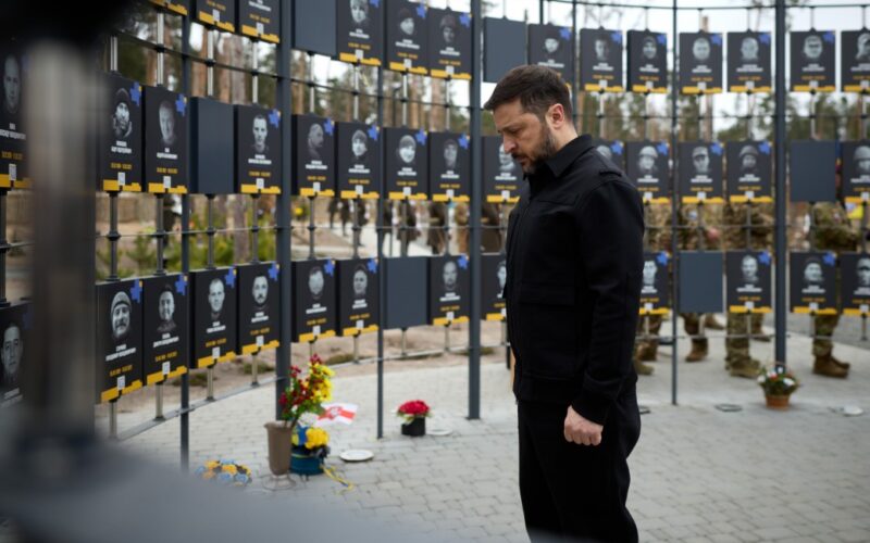 Річниця звільнення села Мощун на Київщині: президент вшанував пам’ять полеглих воїнів (відео)
