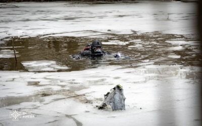 У Києві водолази вилучили з річки залишки російської ракети