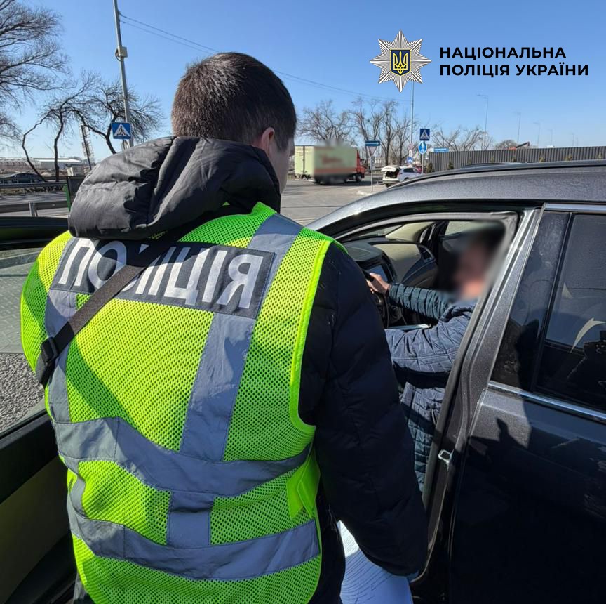 Затримали ексдиректора за схему працевлаштування за 17,5 тисячі доларів | Київ