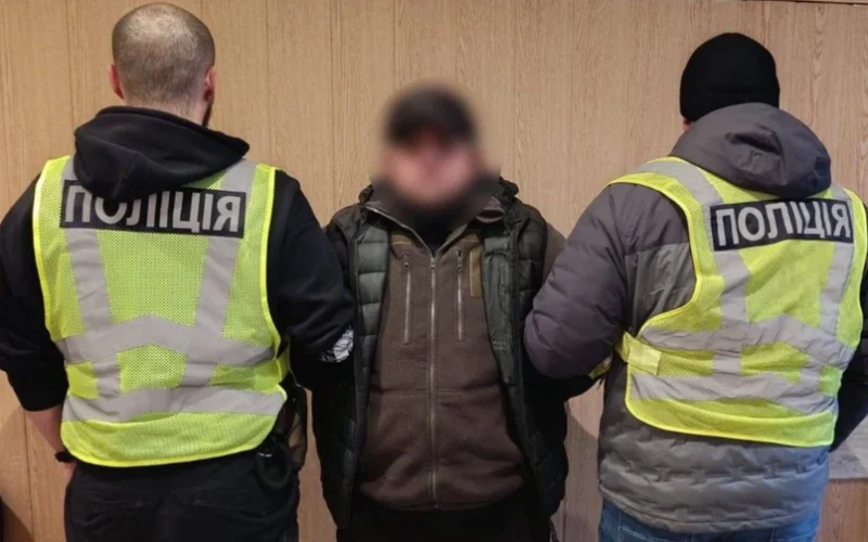 Танцював на меморіалі захисників у Києві: поліція склала протокол на іноземця за дрібне хуліганство (фото)