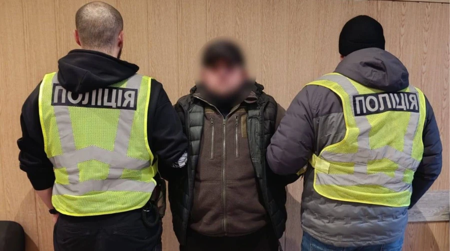 Іноземець танцював на меморіалі захисників у Києві: протокол за хуліганство