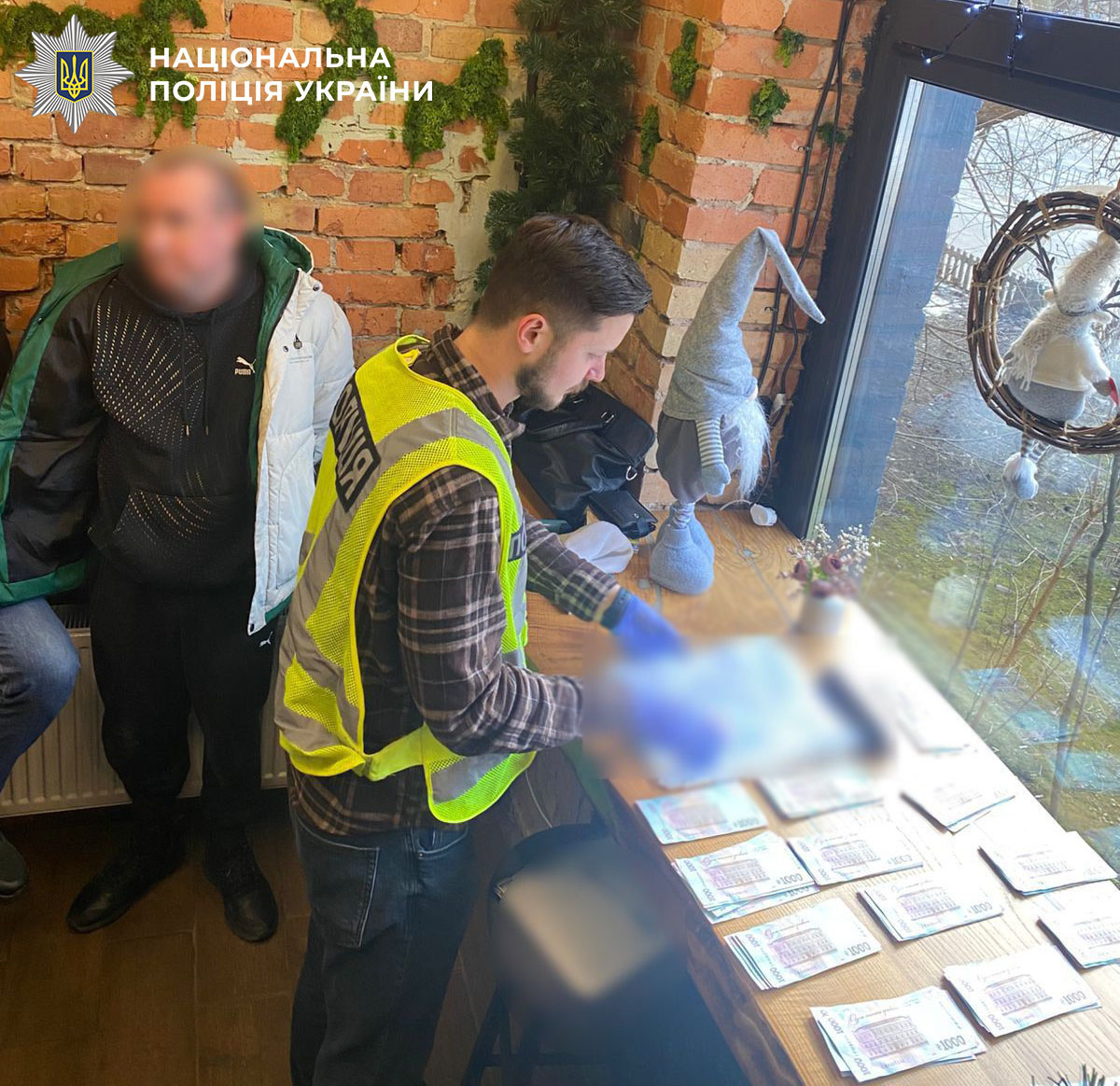 Киянин вимагав 6 тисяч доларів за списання військового з армії: затримання