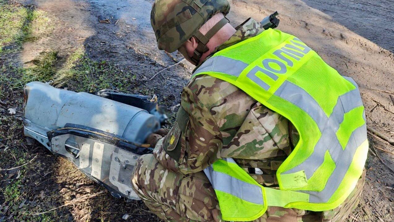 У Дарницькому районі поліцейські вилучили бойову частину БпЛА (відео)