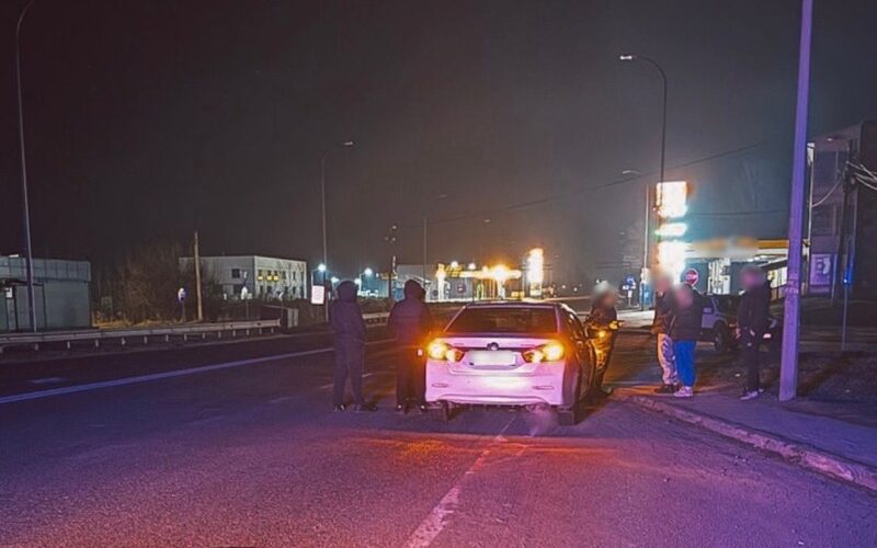 На Київщині поліцейський наїхав на 20-річну дівчину