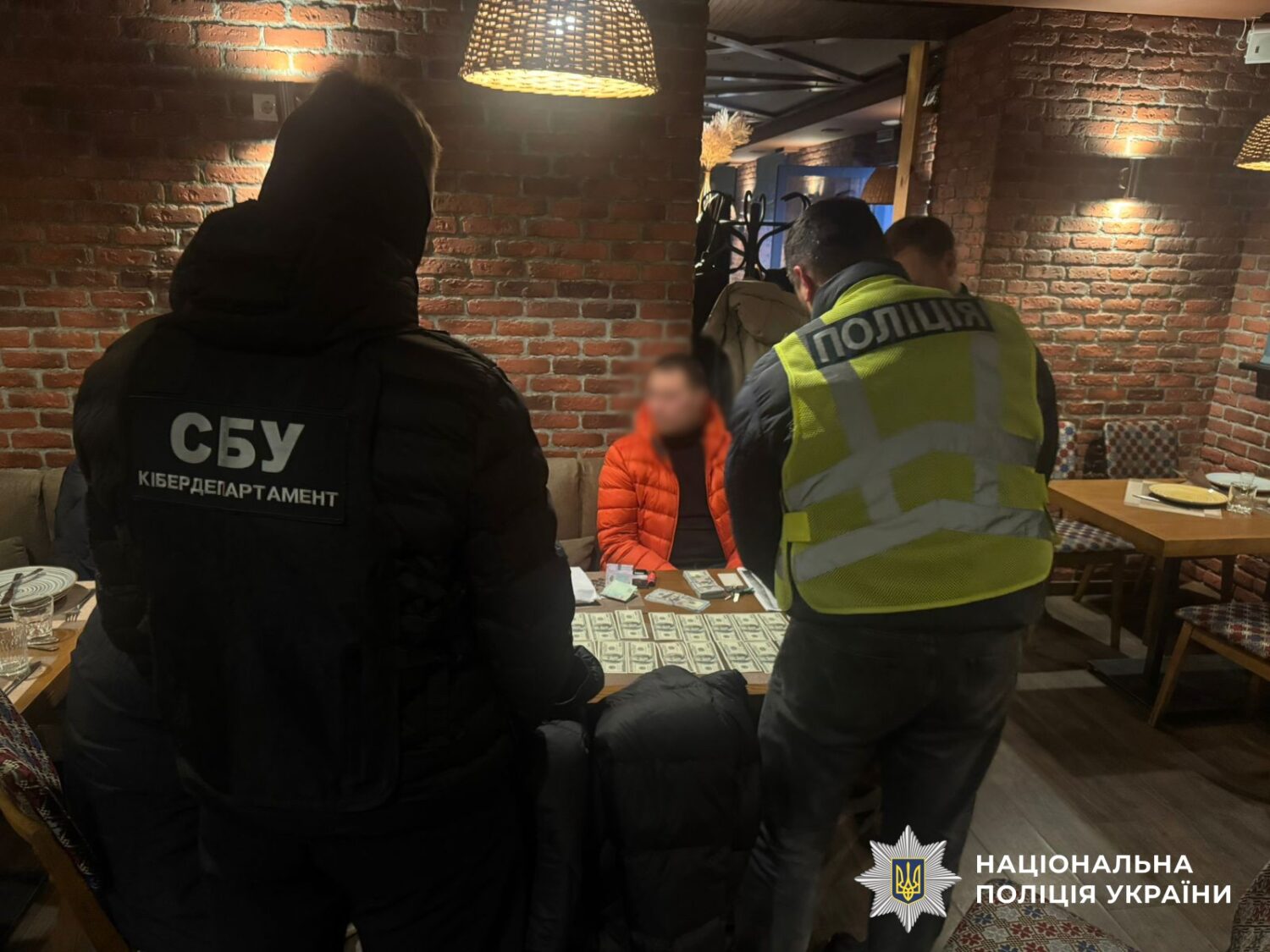 Поліція викрила схему фіктивної інвалідності для виїзду за кордон